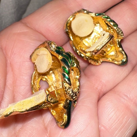 Vintage Craft cabachon Green/ Gold Enamel Rams Head Earrings 1980’s clamp clip